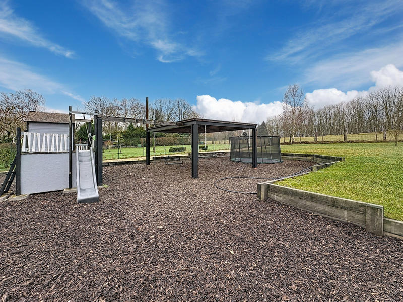 Maison - 420 m² - 7 pièces