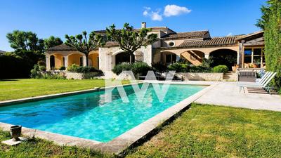 Maison - 247 m² - 9 pièces