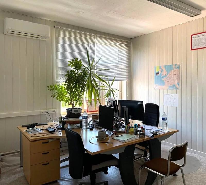 Local d'activité / Entrepôt - 950 m² - 30 pièces