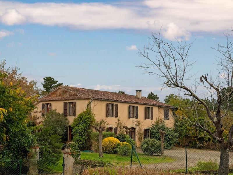 Maison en pierre - 302 m² - 8 pièces