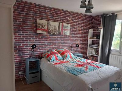 Maison traditionnelle - 140 m² - 7 pièces