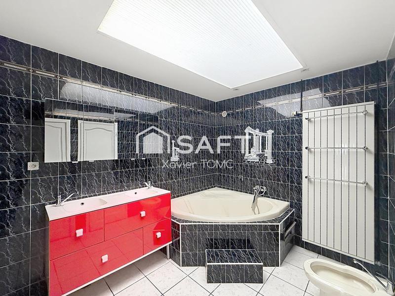 Maison - 217 m² - 8 pièces