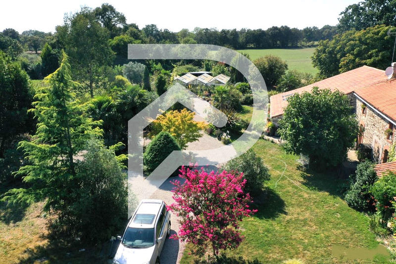 Maison - 229 m² - 7 pièces