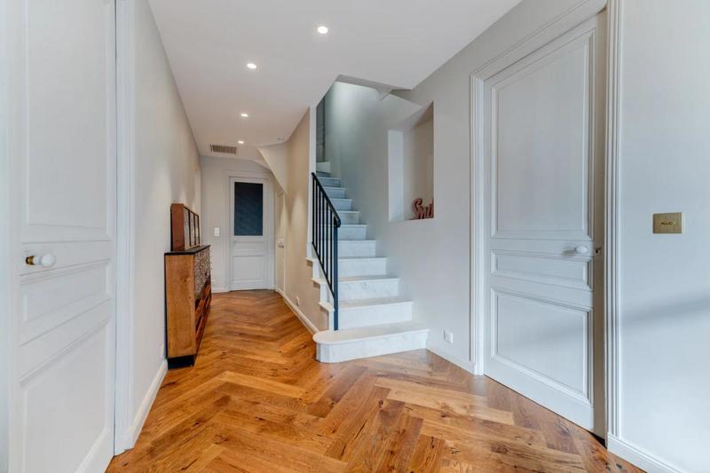 Maison - 215 m² - 7 pièces