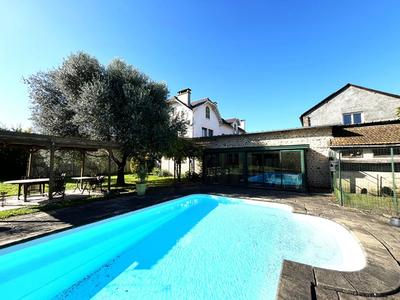 Maison - 383 m² - 11 pièces