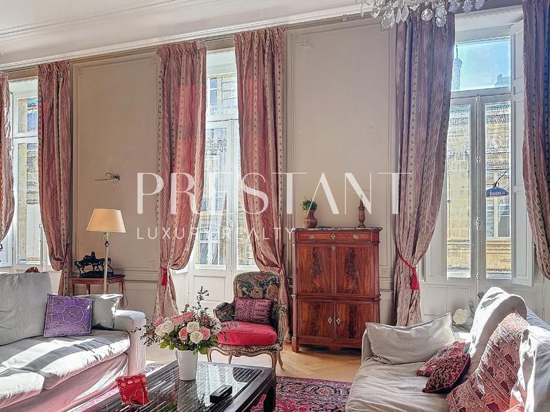 Appartement - 231 m² - 6 pièces