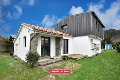 Maison - 140 m² - 5 pièces