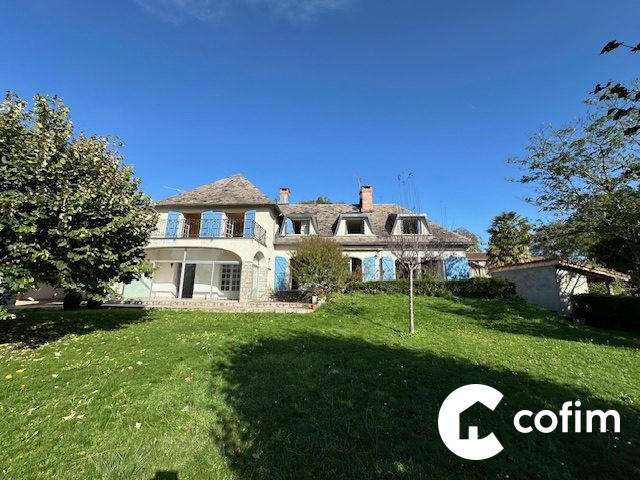 Maison - 260 m² - 7 pièces