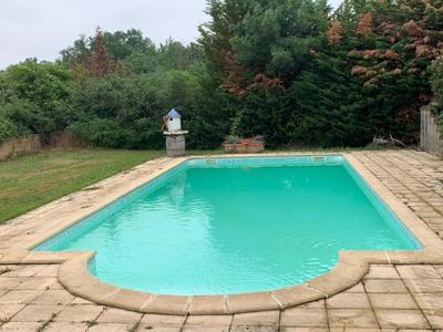 Maison - 200 m² - 8 pièces