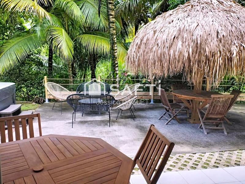 Maison - 208 m² - 8 pièces