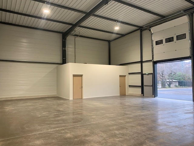 Local d'activité / Entrepôt - 174 m²