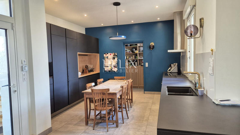 Maison - 600 m² - 17 pièces