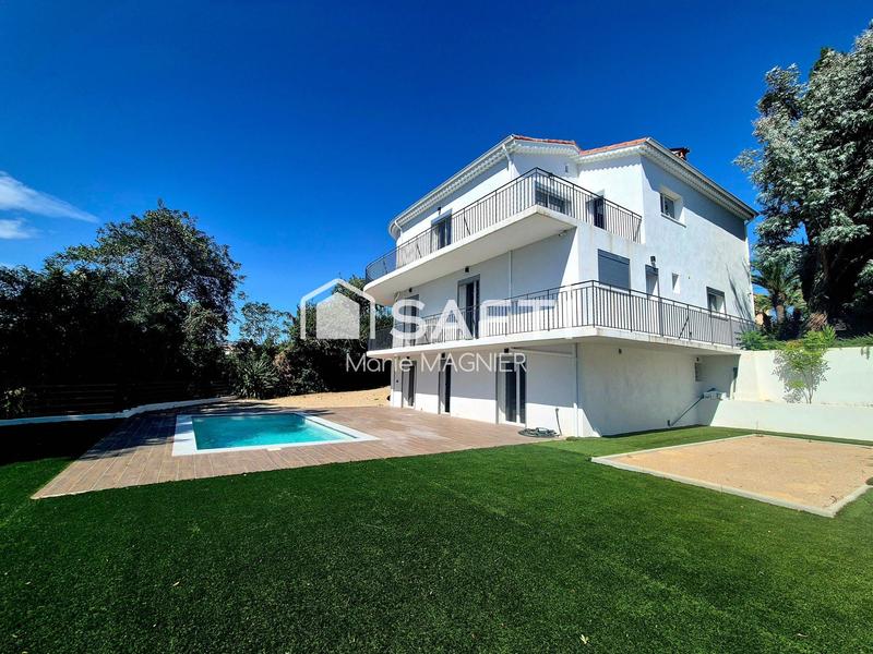 Maison - 266 m² - 7 pièces