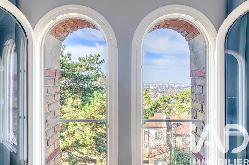 Maison - 210 m² - 11 pièces