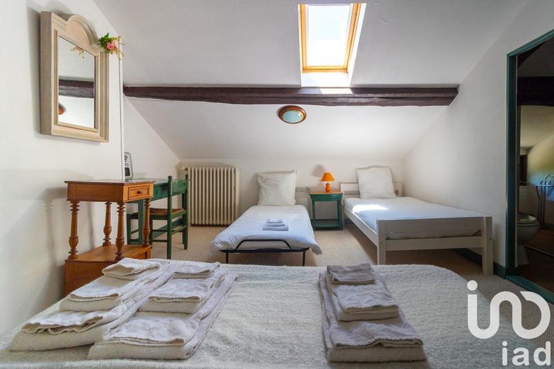 Maison - 185 m² - 11 pièces