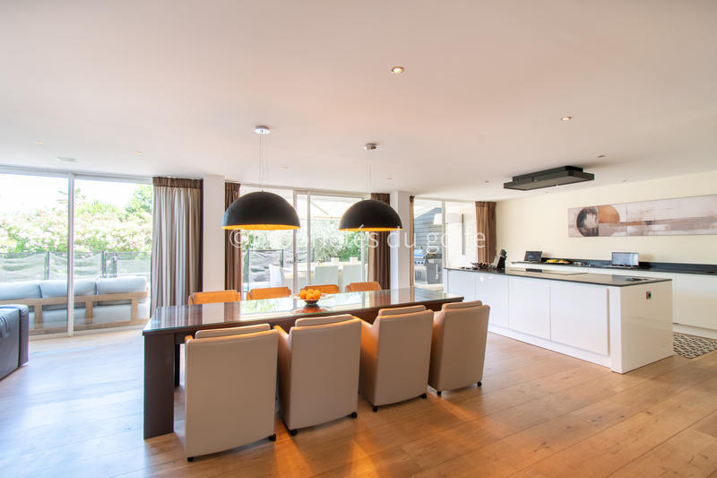 Maison - 305 m² - 7 pièces