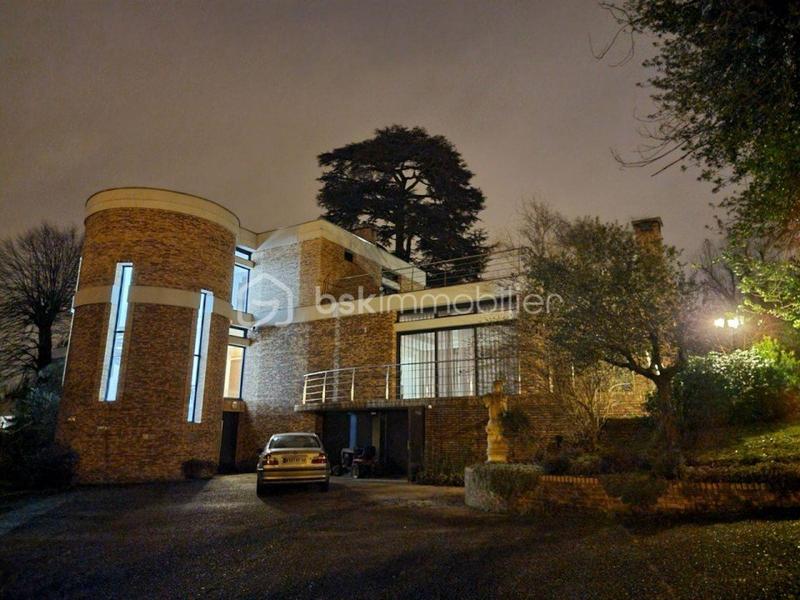 Demeure - 566 m² - 10 pièces