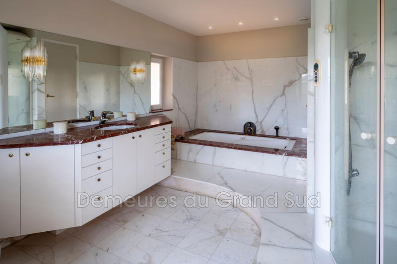 Mas - 332 m² - 10 pièces