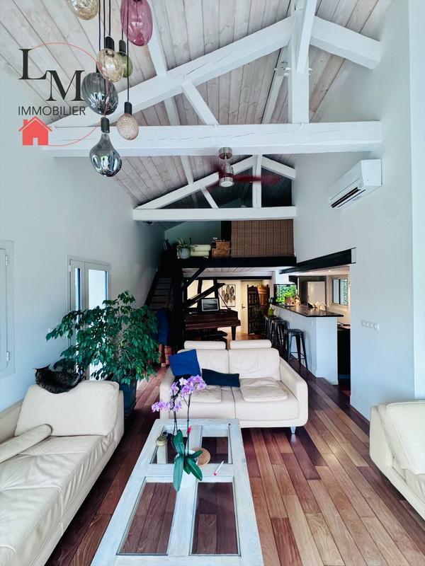 Villa - 295 m² - 10 pièces