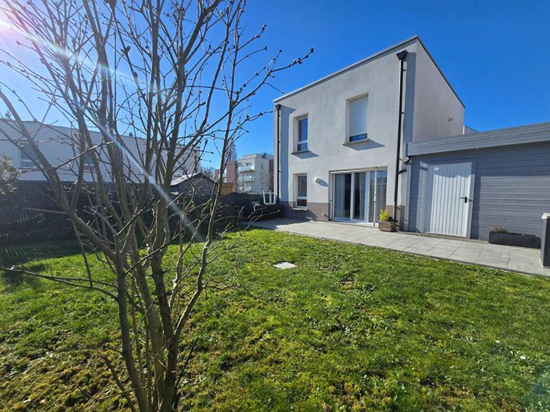 Maison - 90 m² - 4 pièces