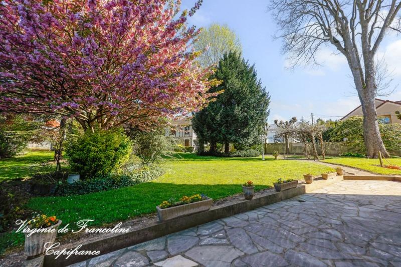 Maison - 304 m² - 10 pièces