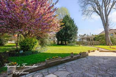 Maison - 304 m² - 10 pièces