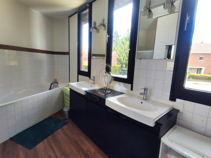 Maison - 189 m² - 8 pièces