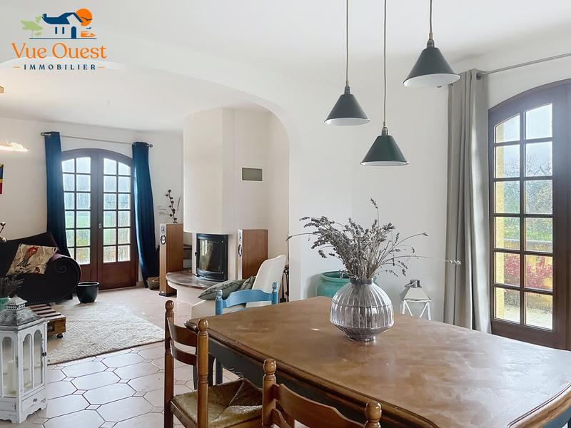 Maison traditionnelle - 147 m² - 8 pièces