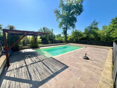 Maison - 282 m² - 9 pièces