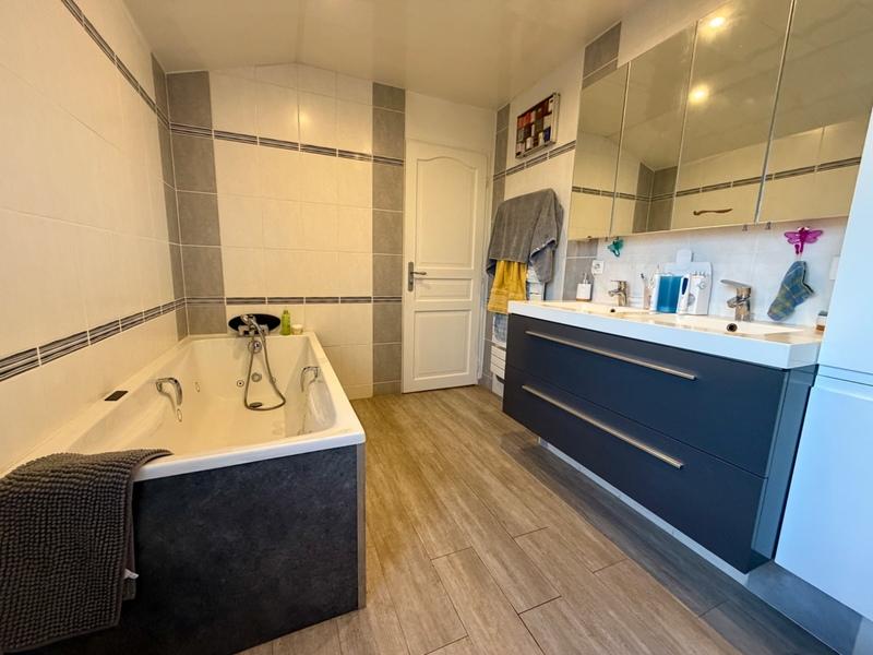 Maison - 160 m² - 8 pièces