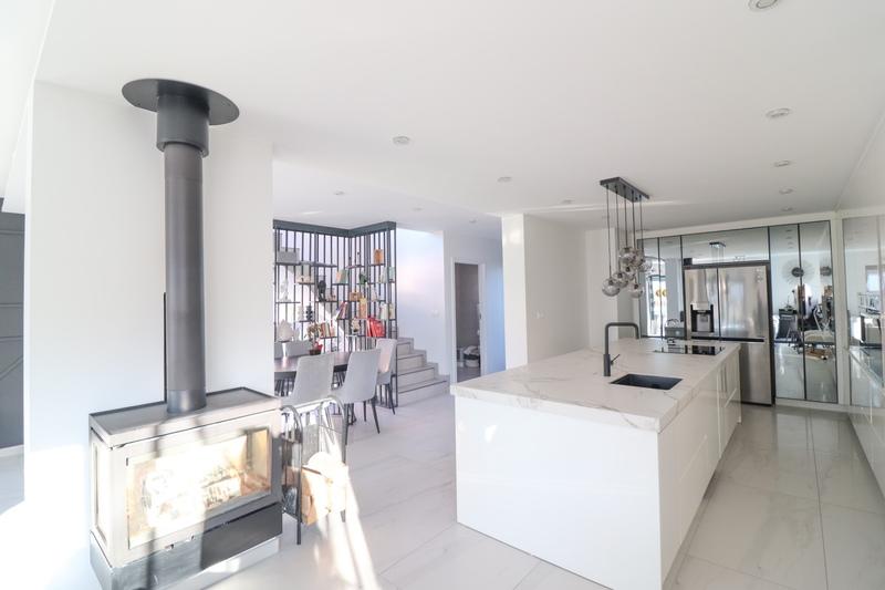 Maison - 187 m² - 4 pièces