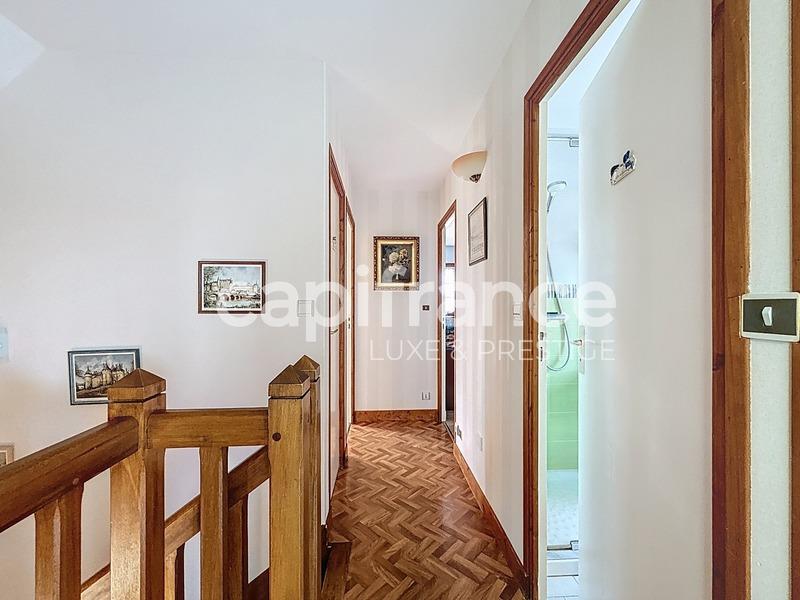 Maison - 212 m² - 8 pièces