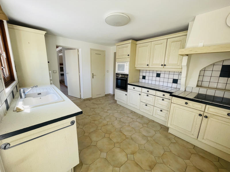 Maison - 275 m² - 8 pièces