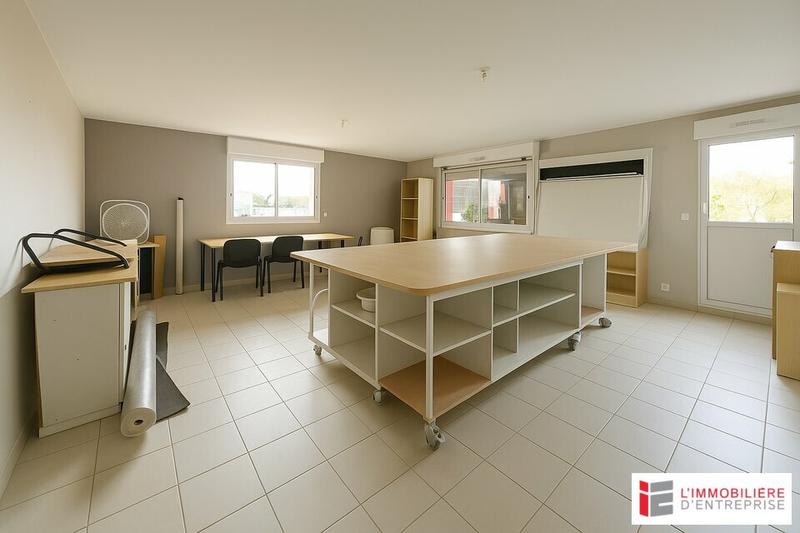 Local d'activité / Entrepôt - 1 400 m²