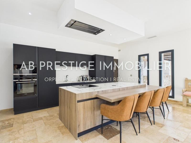 Maison - 180 m² - 5 pièces