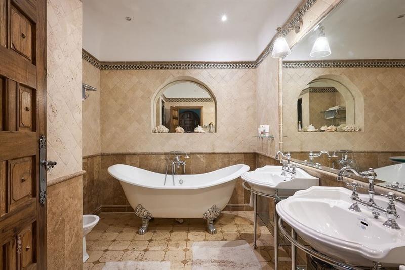 Maison - 700 m² - 12 pièces