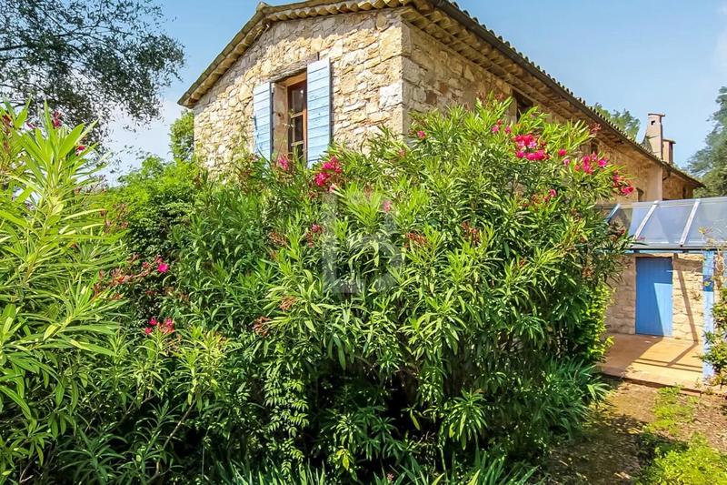 Maison - 260 m² - 11 pièces