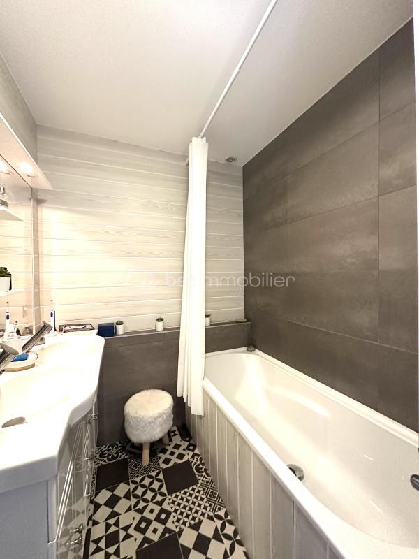 Maison - 201 m² - 6 pièces