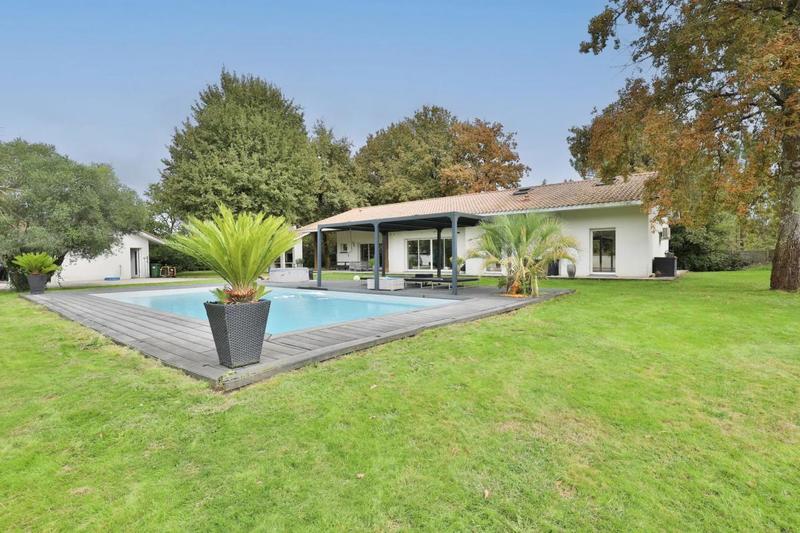 Propriété - 180 m² - 6 pièces