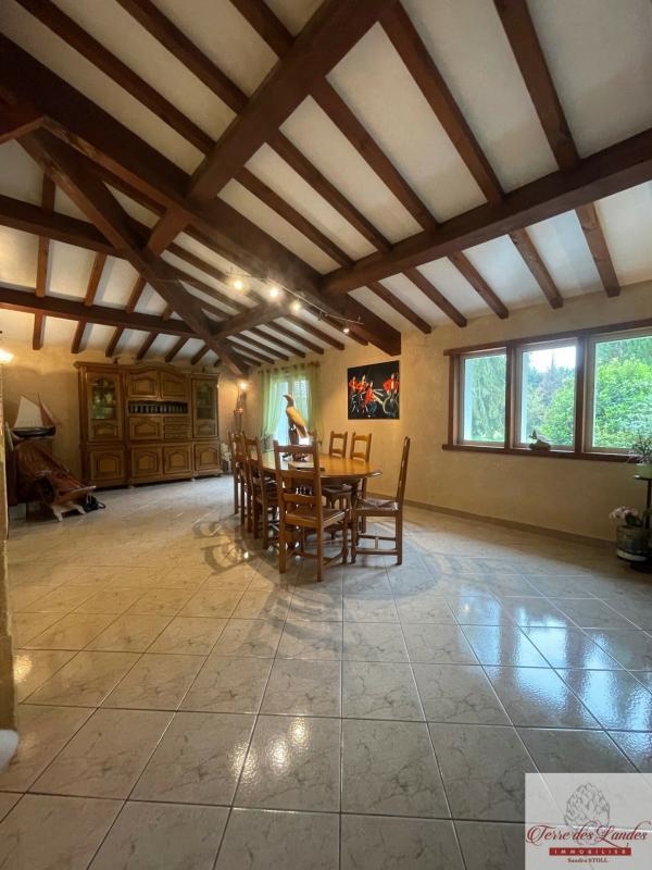 Maison - 180 m² - 8 pièces