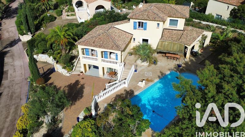 Maison - 159 m² - 6 pièces