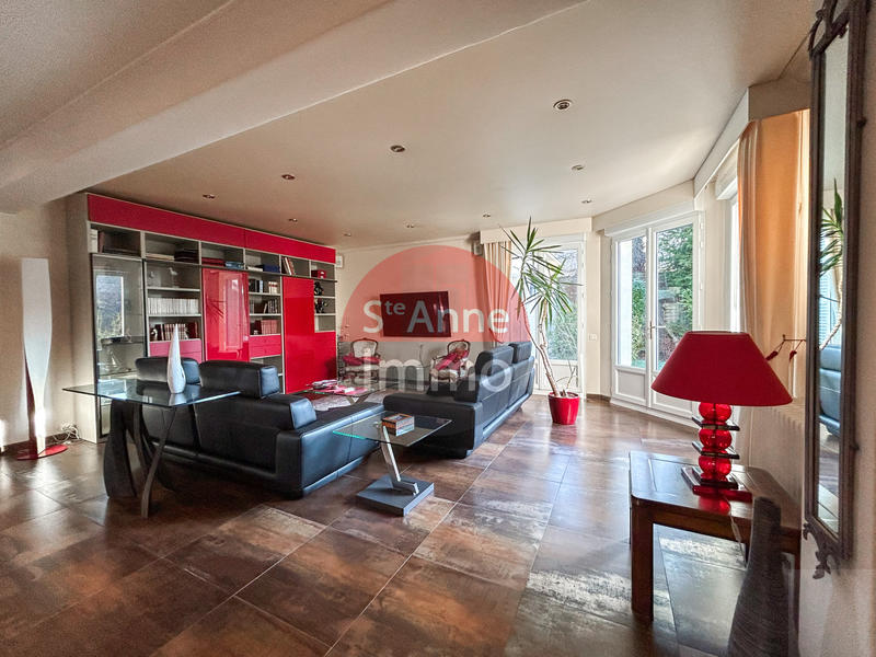 Maison - 280 m² - 9 pièces