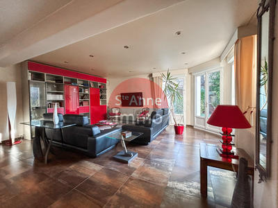 Maison - 280 m² - 9 pièces