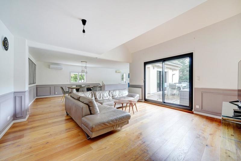 Maison - 270 m² - 8 pièces