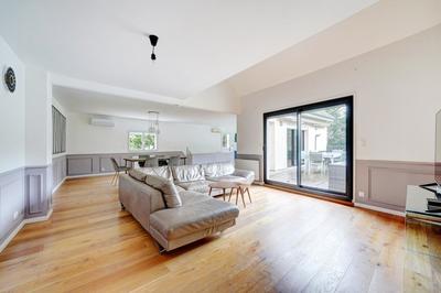 Maison - 270 m² - 8 pièces