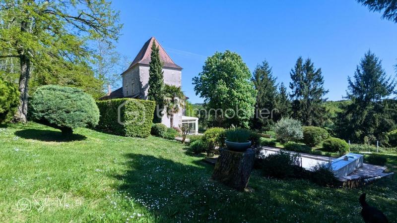 Maison - 313 m² - 10 pièces