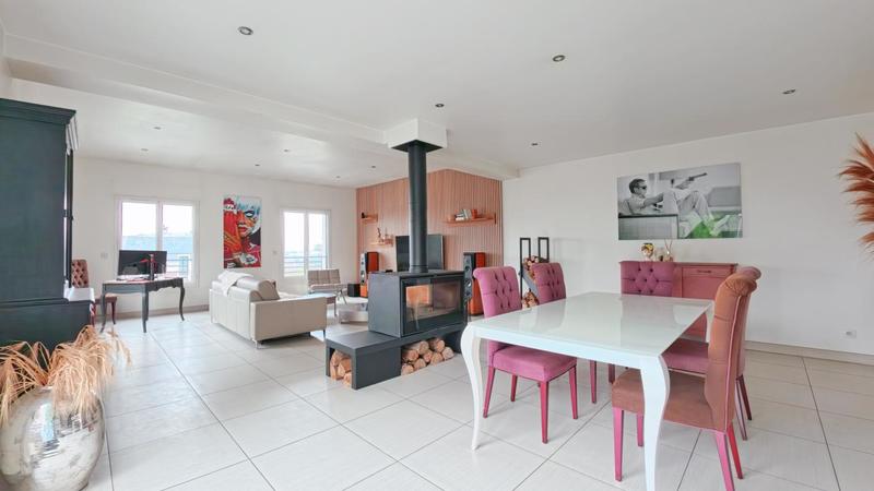 Pavillon - 235 m² - 7 pièces