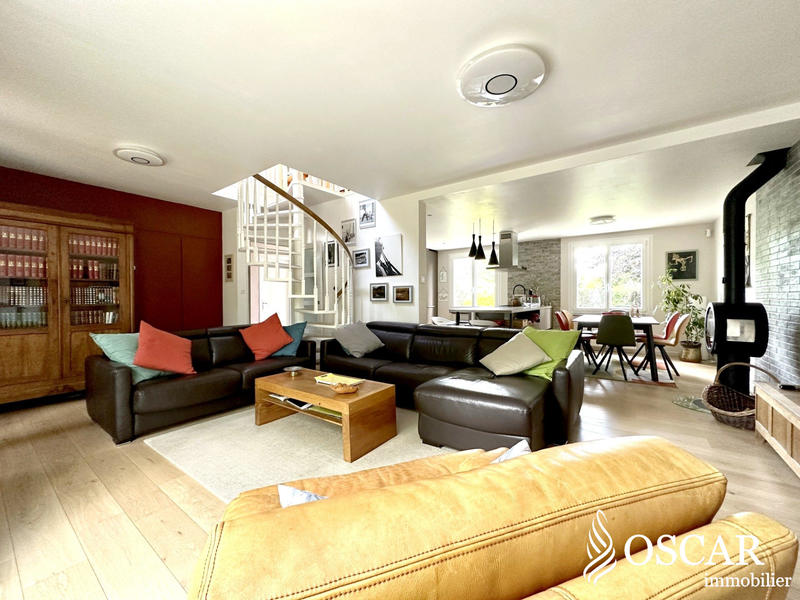 Maison traditionnelle - 203 m² - 8 pièces