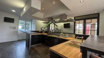 Maison - 169 m² - 8 pièces