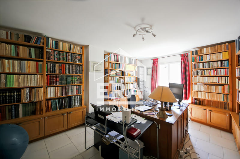 Maison - 220 m² - 8 pièces